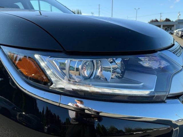 Used 2020 Labrador Black Metallic Mitsubishi ES image 11