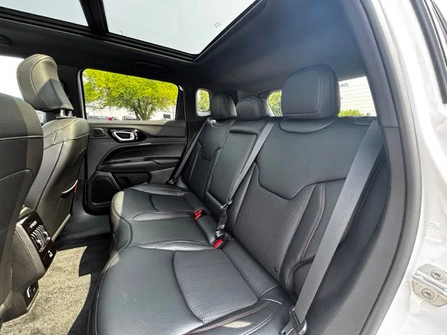 New 2026 Bright White Clear-Coat Exterior Paint Jeep Trailhawk image 29