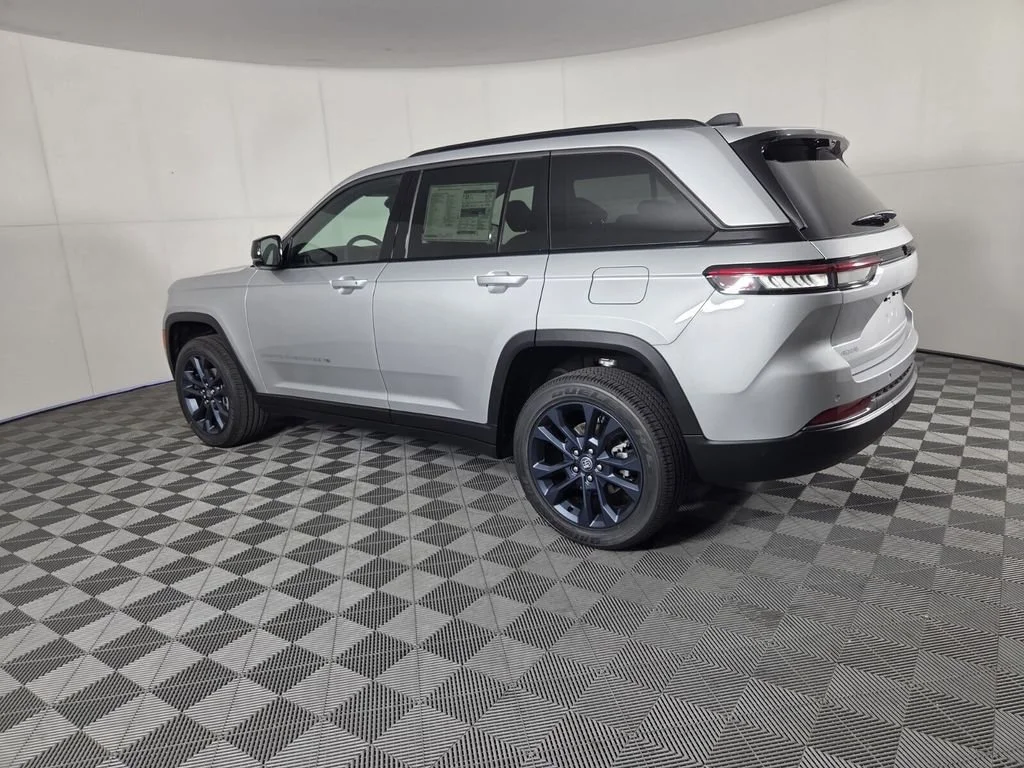 New 2026 Silver Zynith Exterior Paint Jeep 85th Anniversary Edition image 7