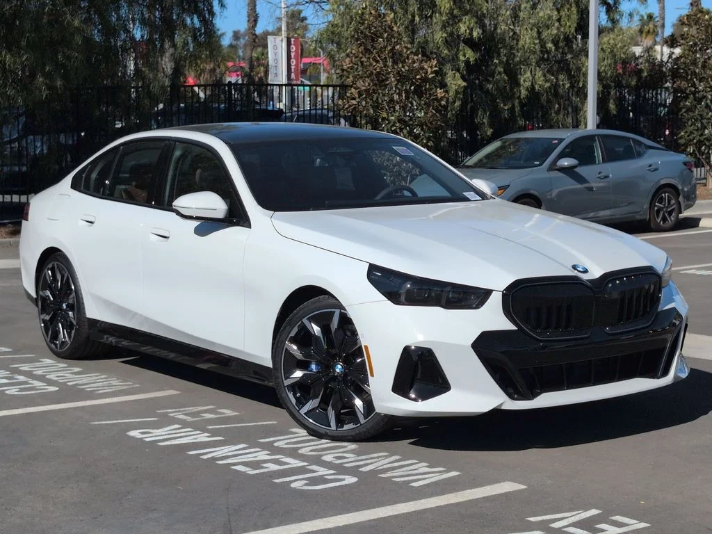 New 2026 White BMW 530i image 1