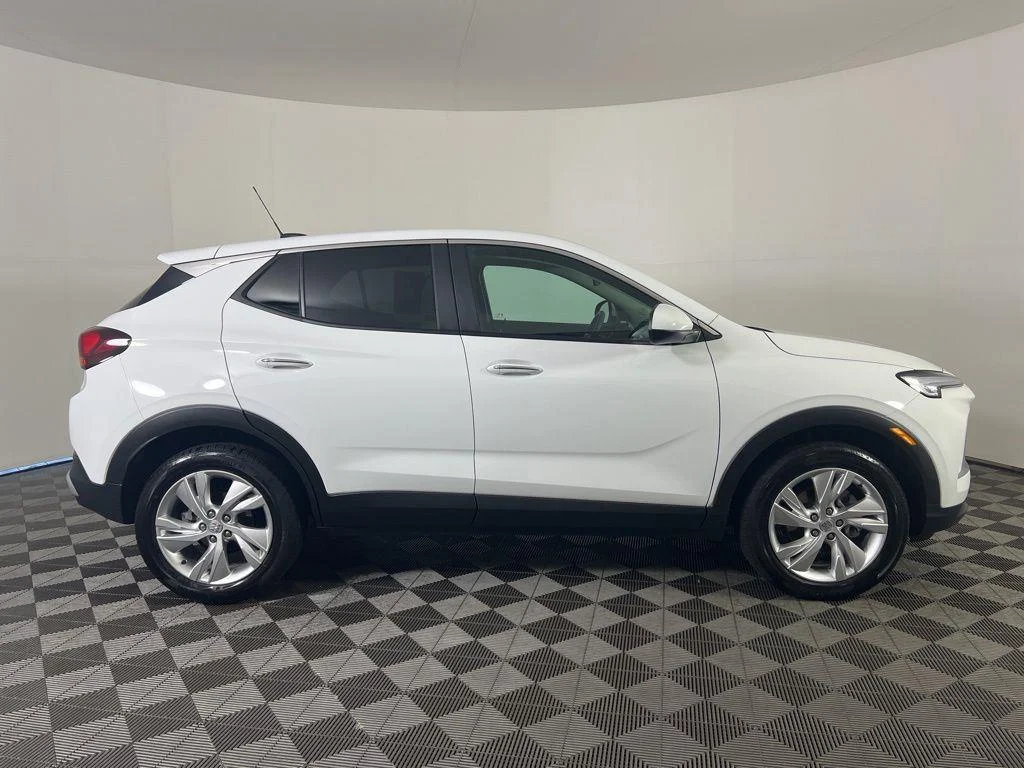 Used 2024 Summit White Buick Preferred image 21
