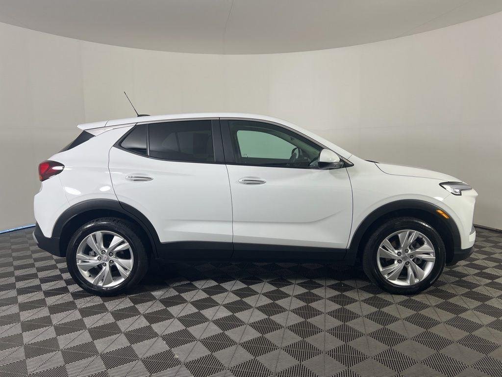 Used 2024 Summit White Buick Preferred image 21