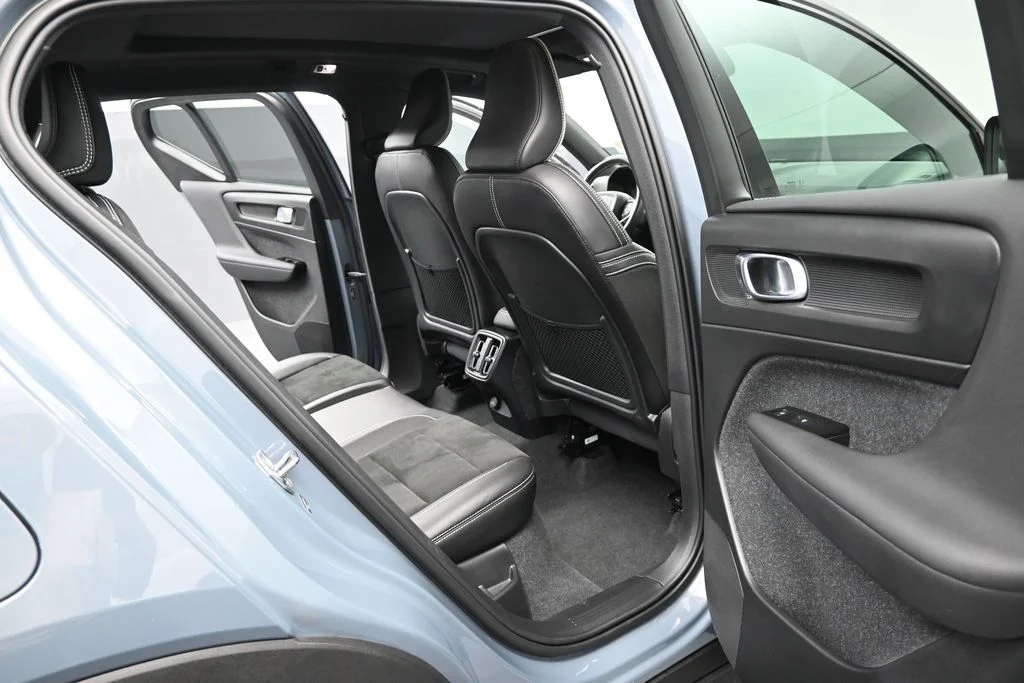 Used 2021 Thunder Gray Metallic Volvo R-Design image 15
