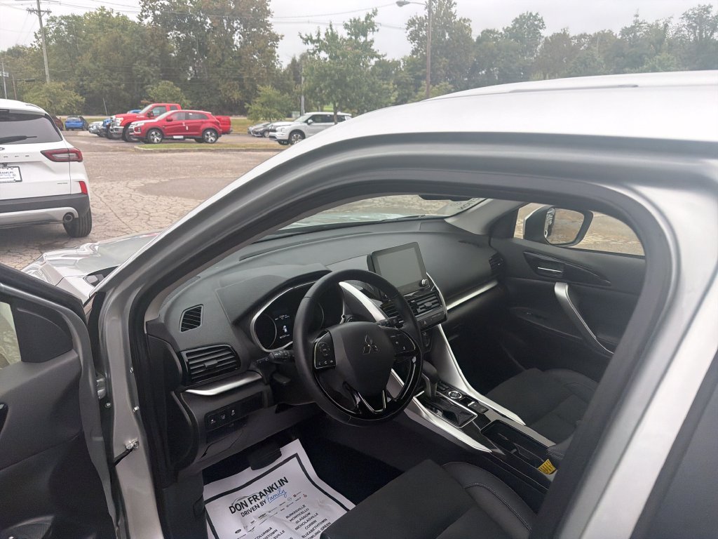Used 2025 Silver Mitsubishi SE image 16