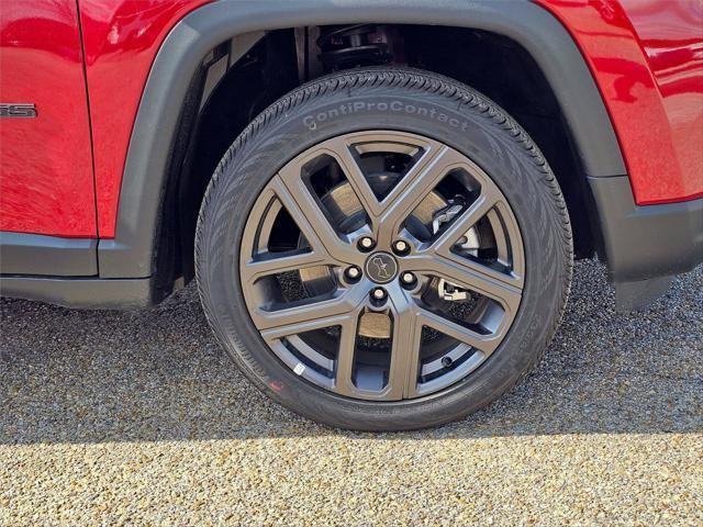 New 2026 Red Hot Pearlcoat Jeep Latitude image 6
