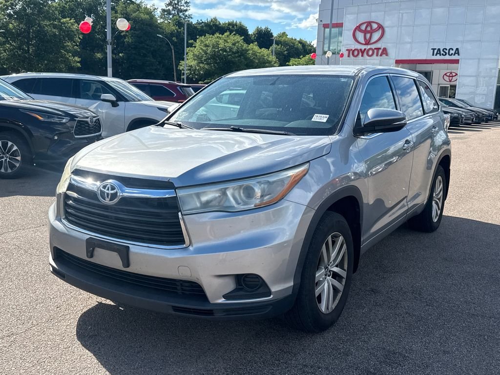 Used 2016 Silver Toyota LE V6 image 3