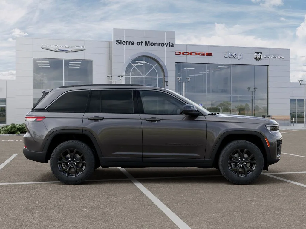 New 2026 Baltic Gray Metallic Clear-Coat Exterior Paint Jeep Altitude image 21