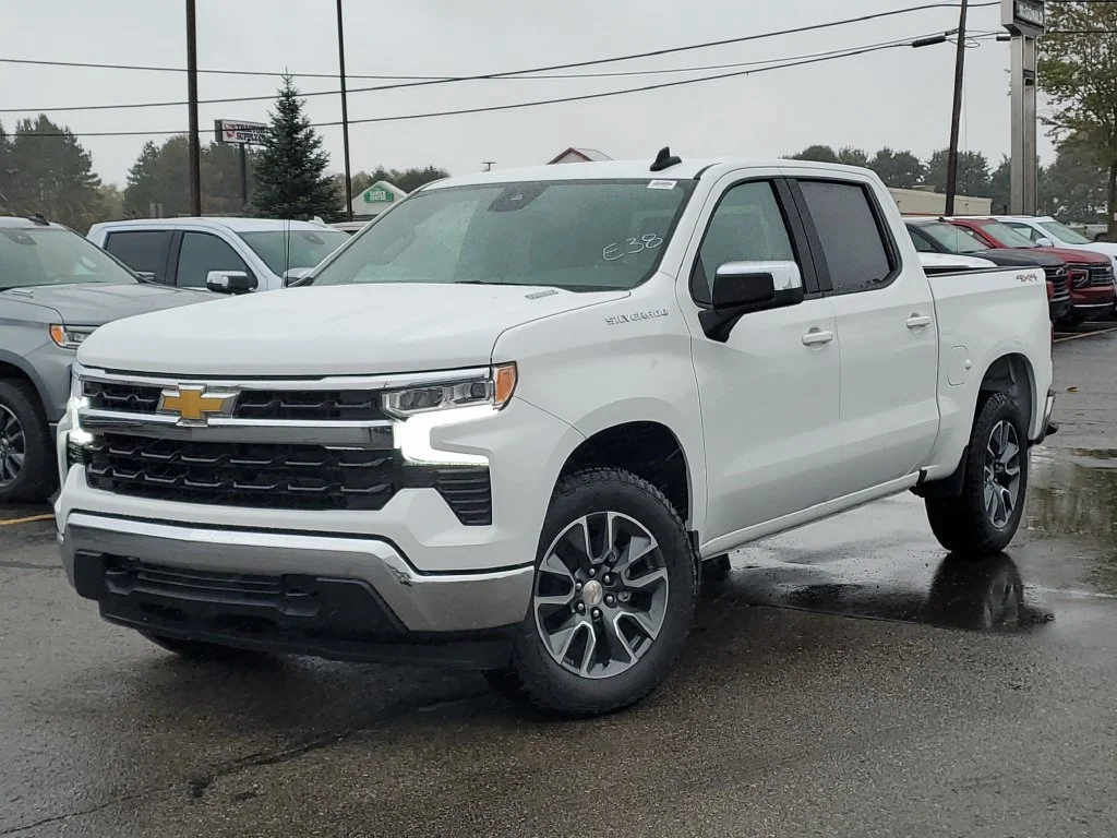 New 2026 Summit White Chevrolet LT (2FL) image 32