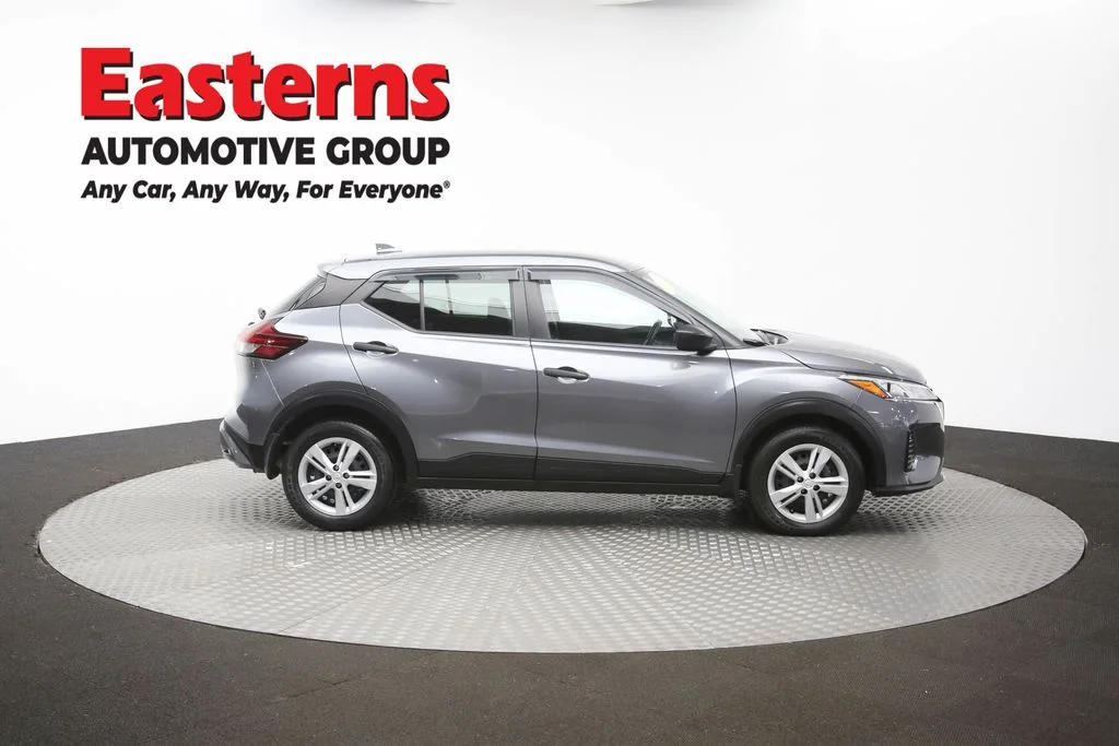 Used 2022 Silver Ford SE image 45
