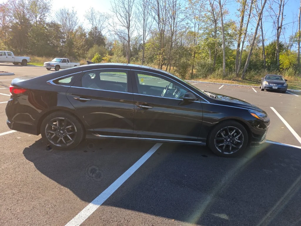 Used 2019 Black Hyundai Limited image 3