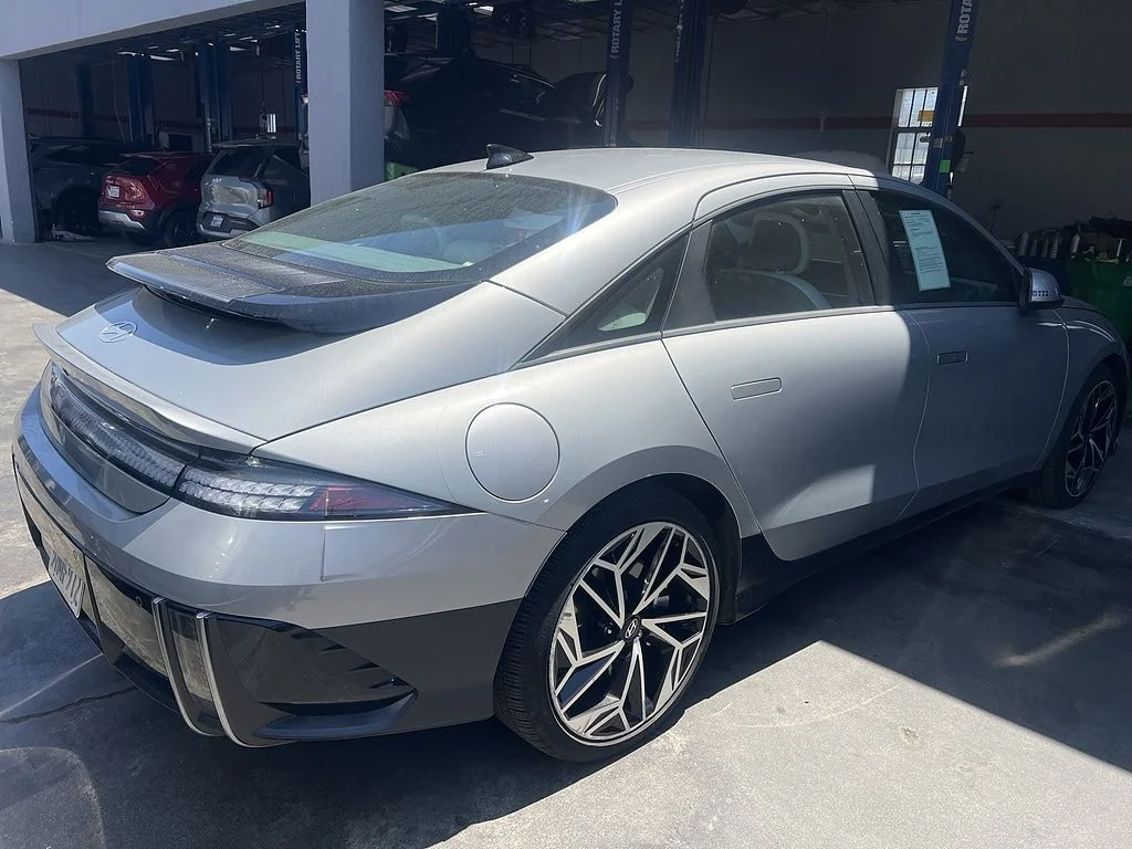 Used 2024 Silver Hyundai SEL image 4