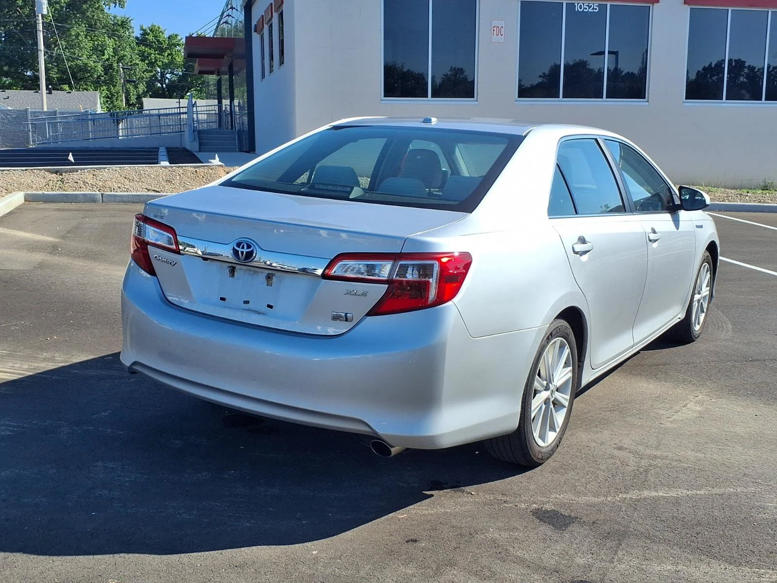 Used 2013 Classic Silver Metallic Toyota XLE image 4