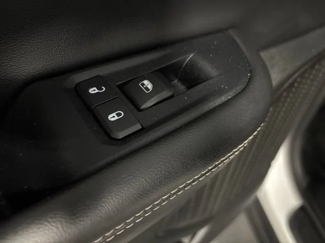 Used 2024 White Jeep Limited 4x4 image 31