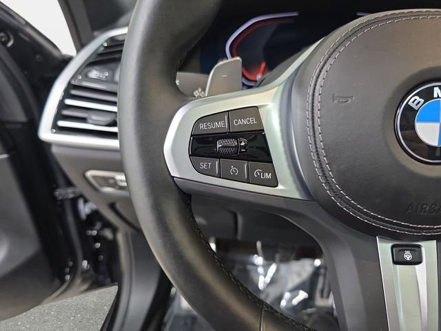 Certified Used 2022 Black Sapphire Metallic BMW xDrive40i image 17