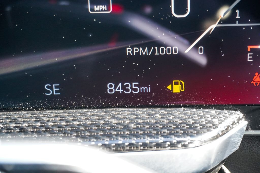 Used 2025 White Cadillac V-Series image 36