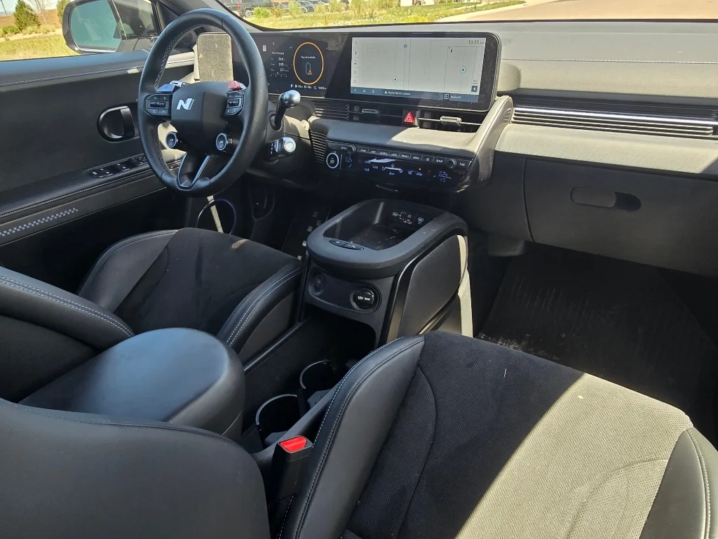 Used 2025 Atlas White Hyundai Base (A1) image 27