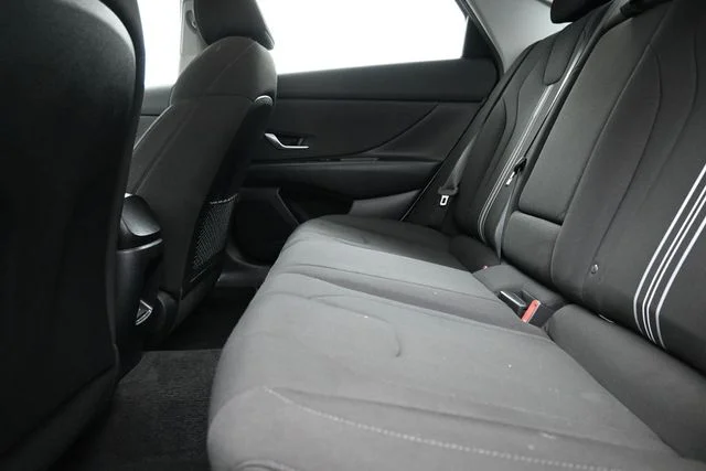 Used 2025 White Hyundai SEL Convenience image 13