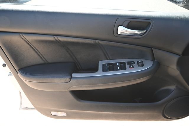 Used 2007 Silver Honda EX-L image 19