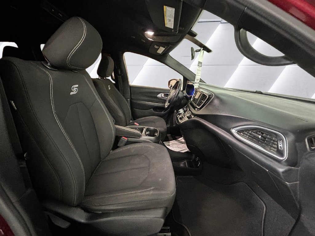 Used 2018 Red Chrysler Touring Plus image 13