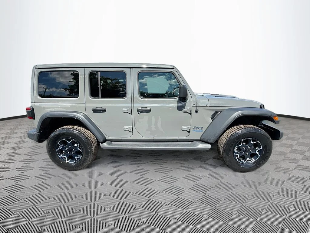 Used 2022 Gray Jeep Unlimited Rubicon 4xe image 5
