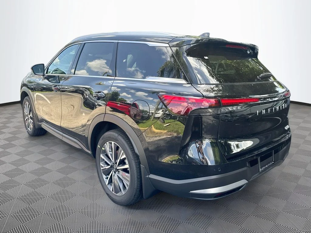 New 2027 MINERAL BLACK INFINITI Luxe FWD image 7