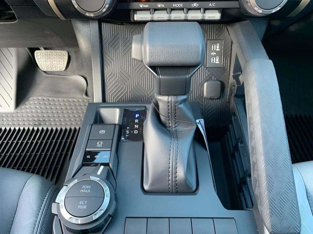 Used 2025  Toyota SR5 image 22