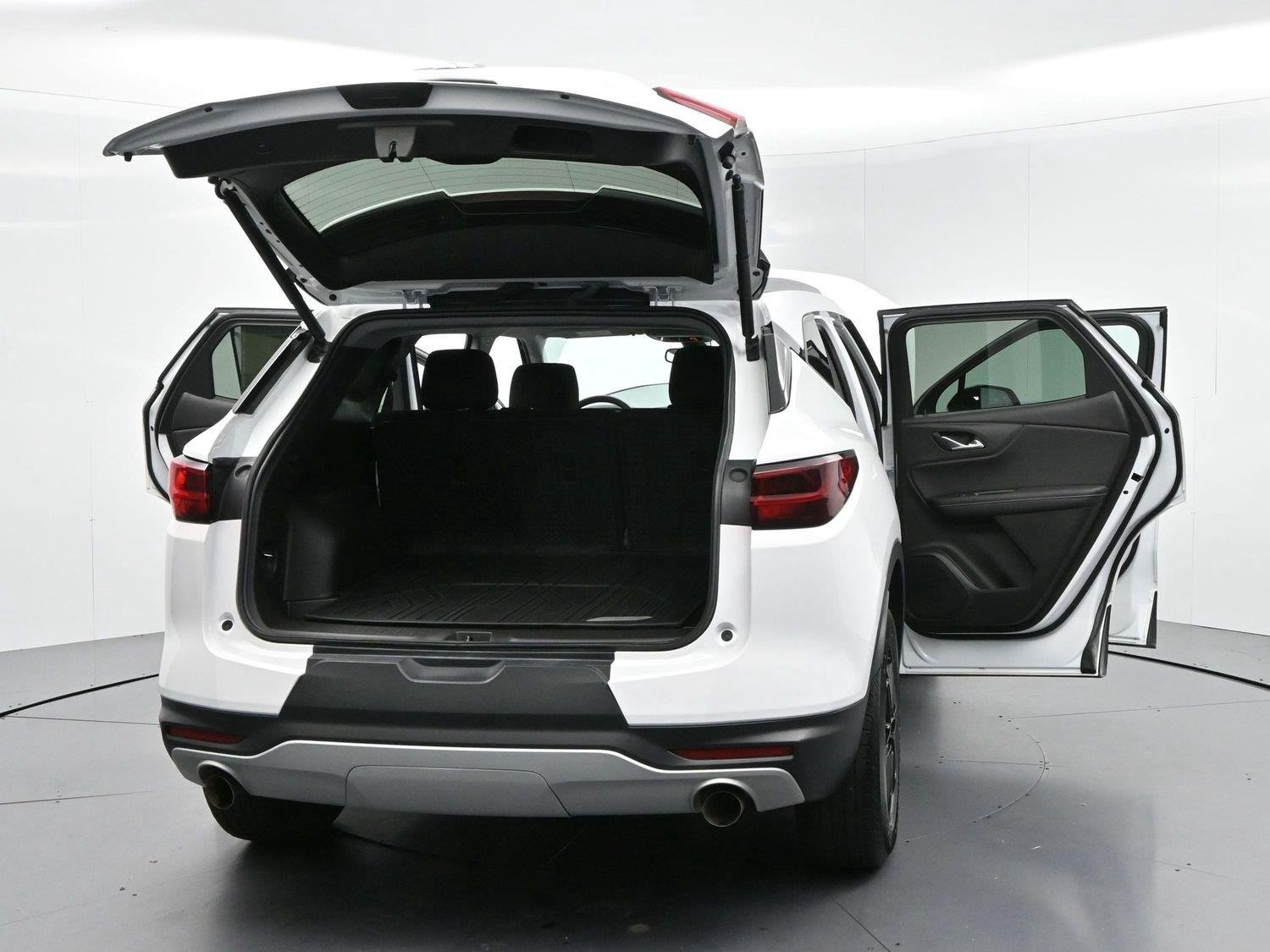 Used 2023 SUMMIT WHITE Chevrolet LT image 43