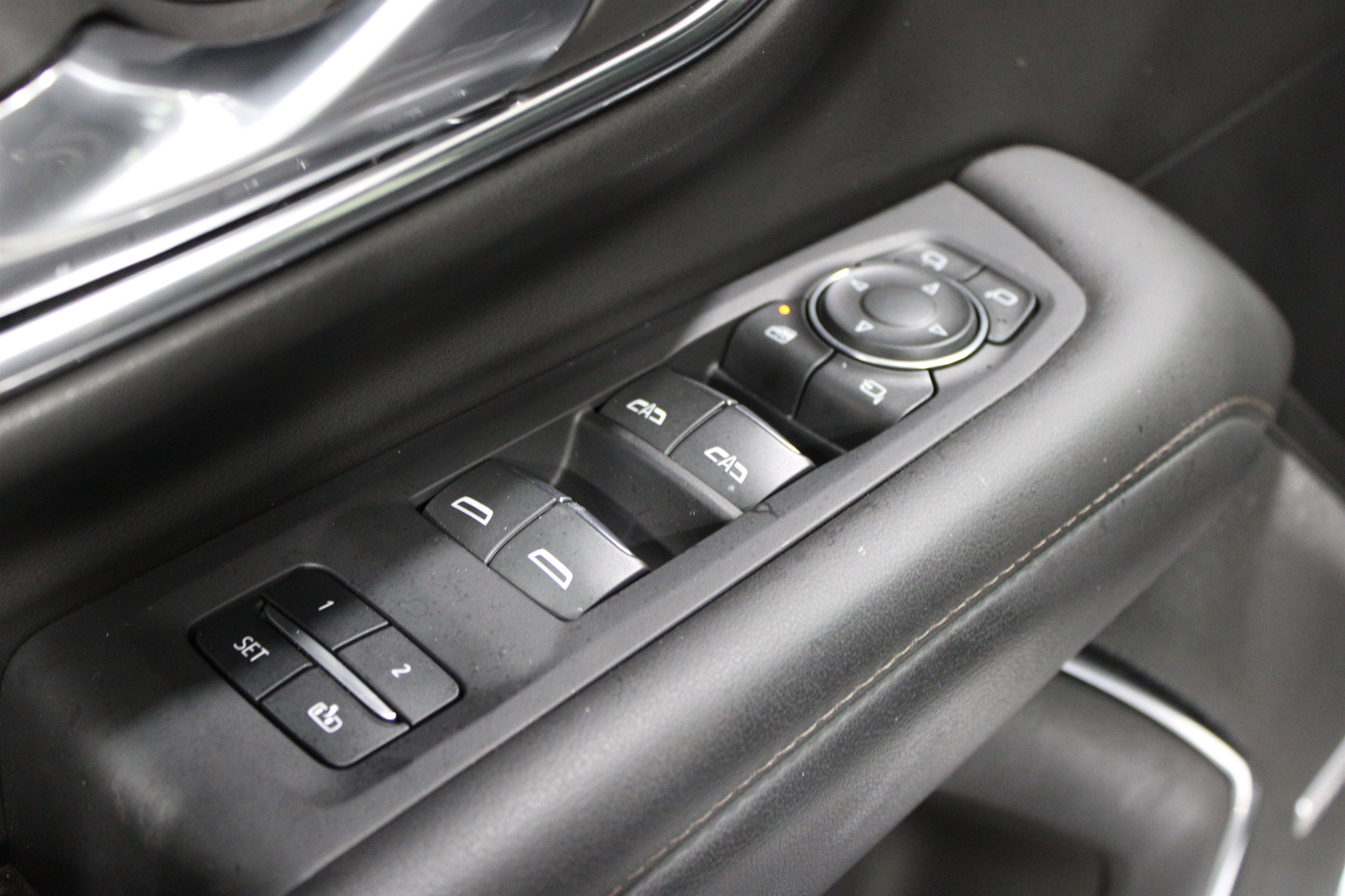 Used 2024 Iridescent Pearl Tricoat Chevrolet High Country image 7