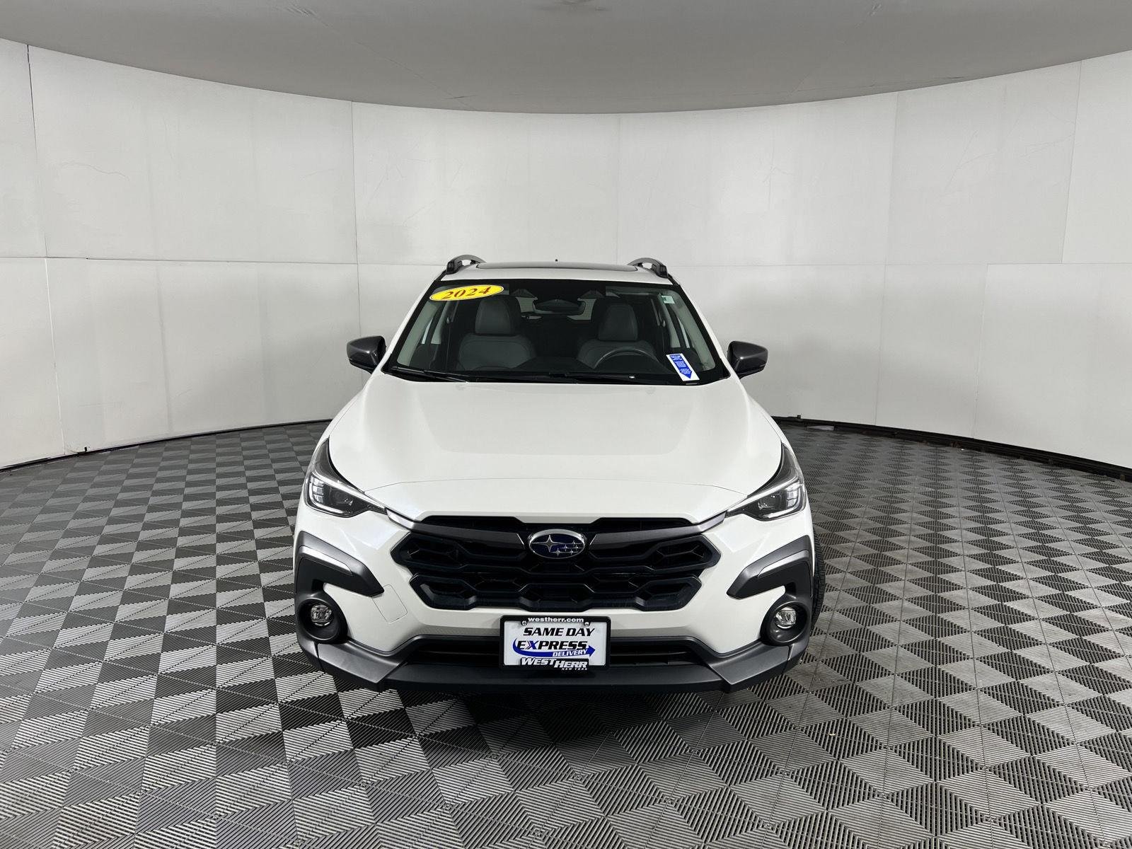 Used 2024 Crystal White Pearl Subaru Limited image 4