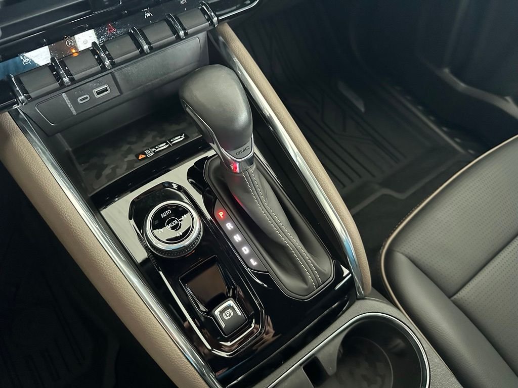 Used 2023 White GMC Denali image 27