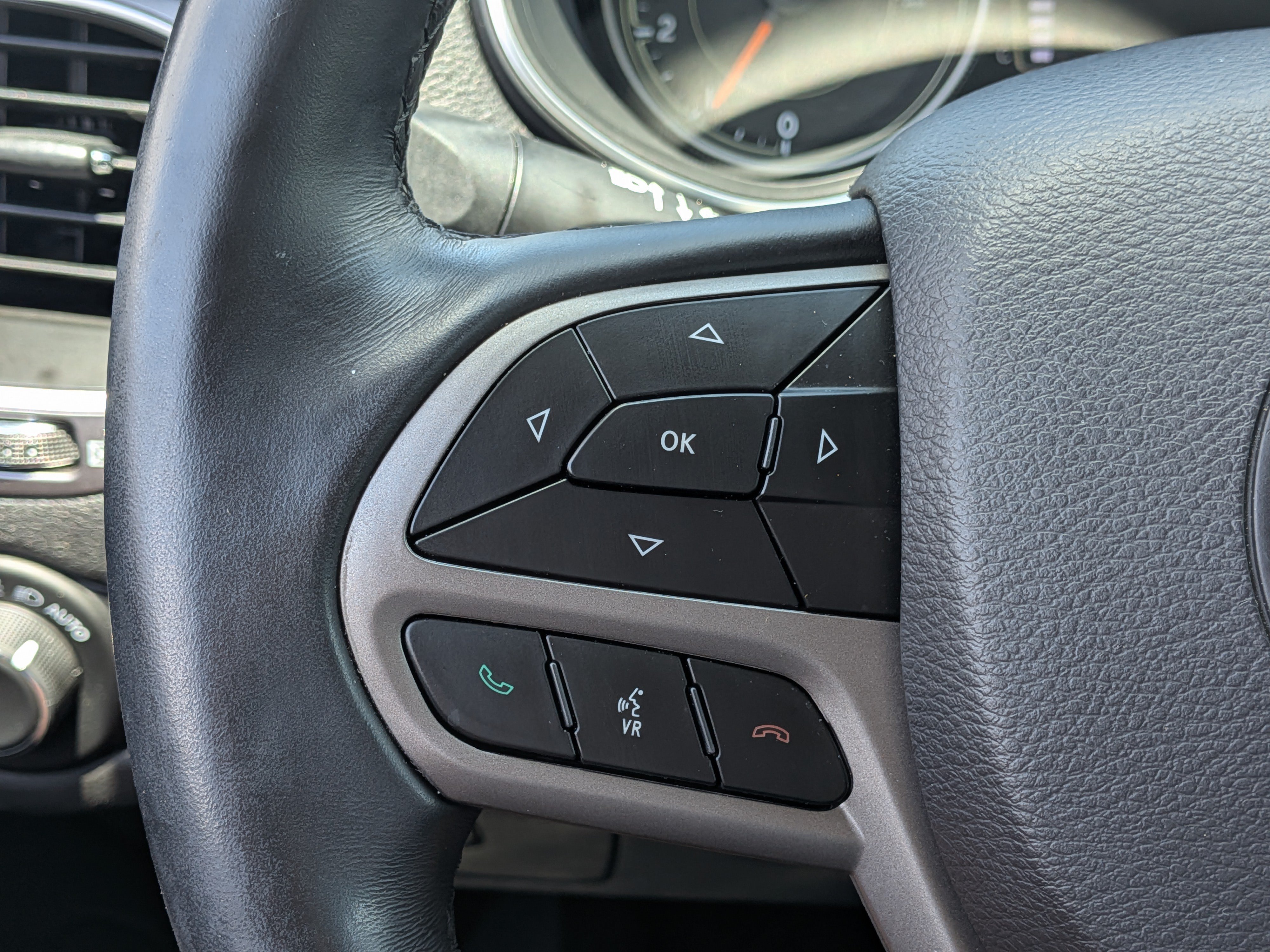 2019 Jeep Cherokee Latitude Plus - Photo 25