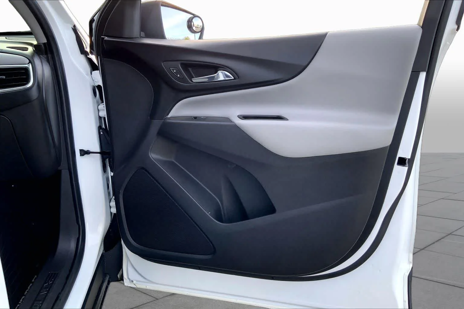 Used 2020 Summit White Chevrolet LS image 23