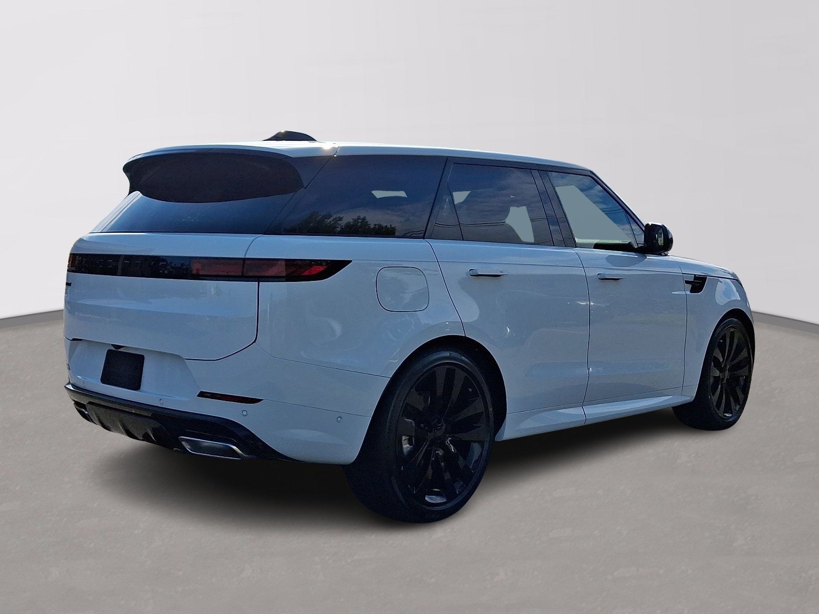 New 2026 Fuji White Land Rover  image 3