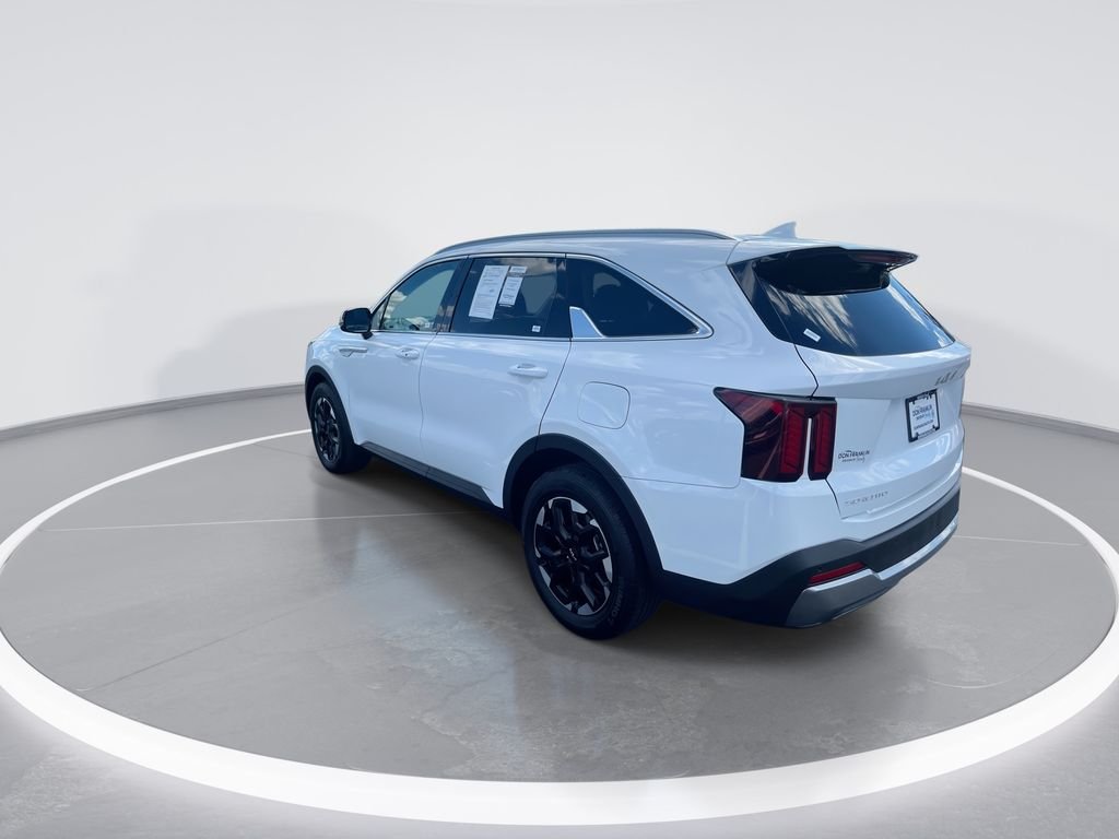 Used 2025 White Kia S image 6
