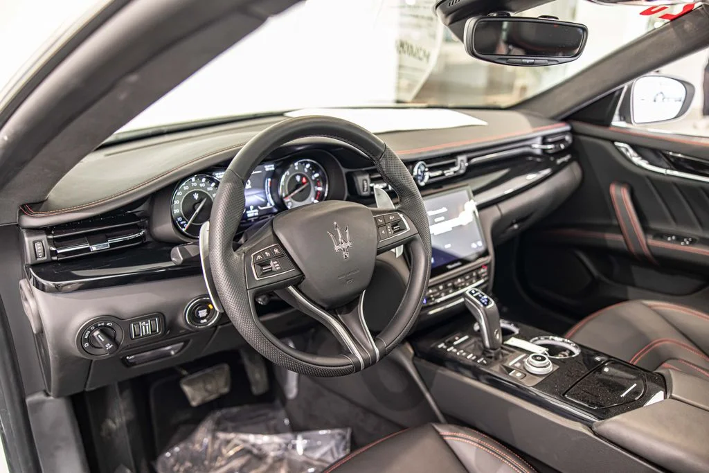 Used 2023 White Maserati Modena Q4 image 21