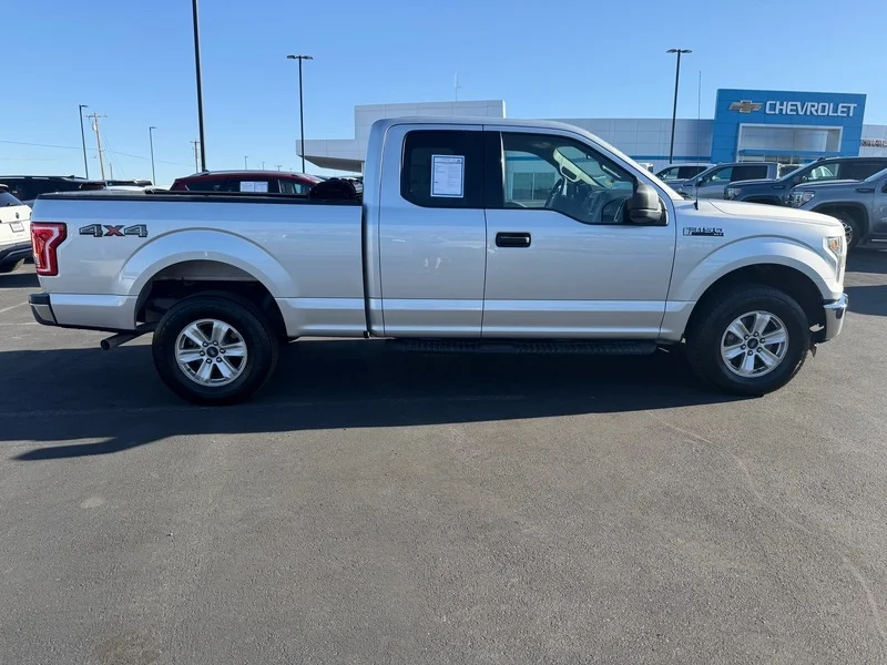 Used 2015 Ingot Silver Meta Ford XLT image 2