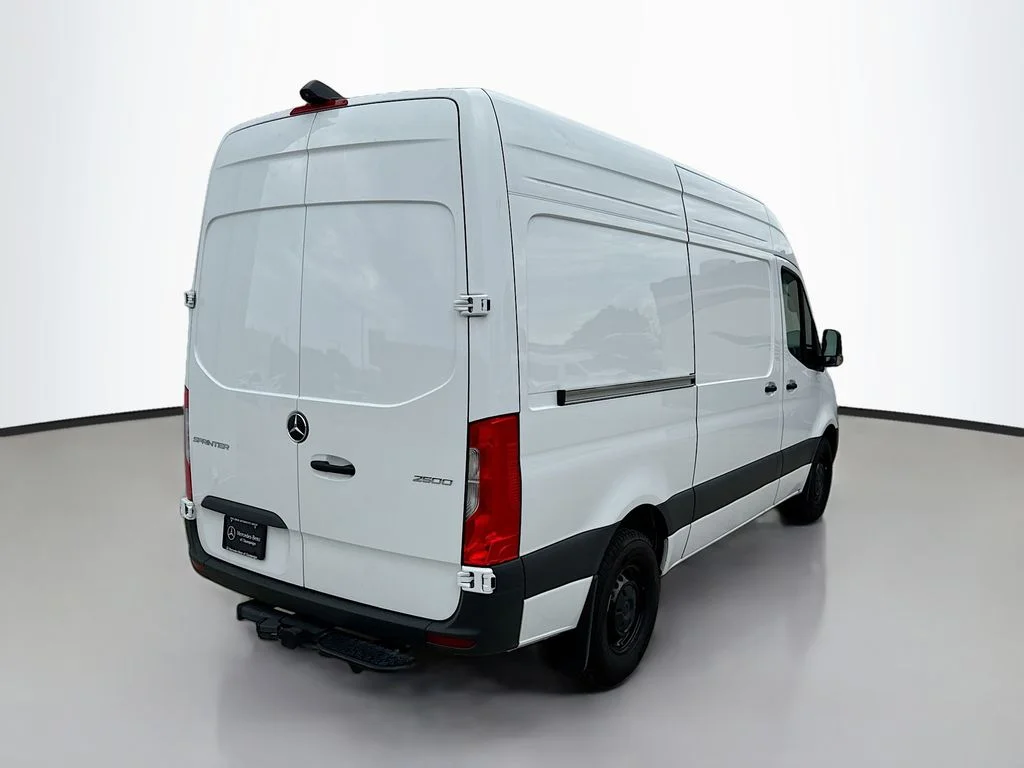 Used 2025 White Mercedes-Benz Cargo 144 WB image 7