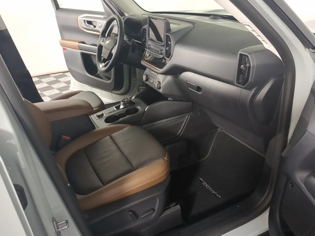 Used 2023 CACTUS GRAY Ford Badlands image 18