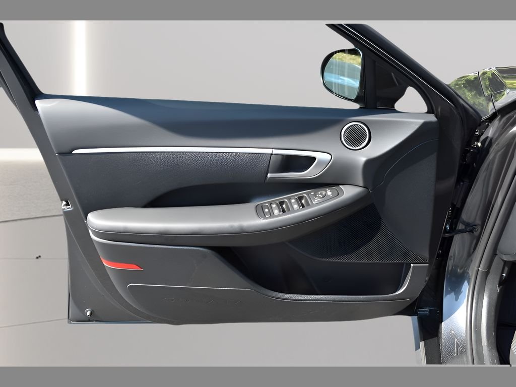 Used 2025 Portofino Gray Hyundai SE image 15
