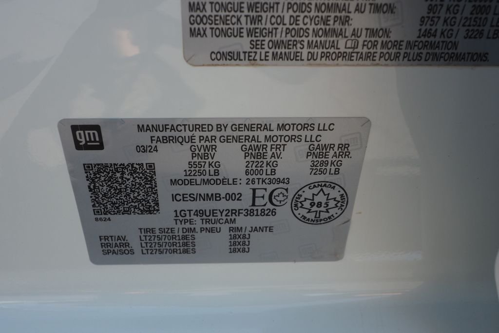 Used 2024 White GMC SLT image 31