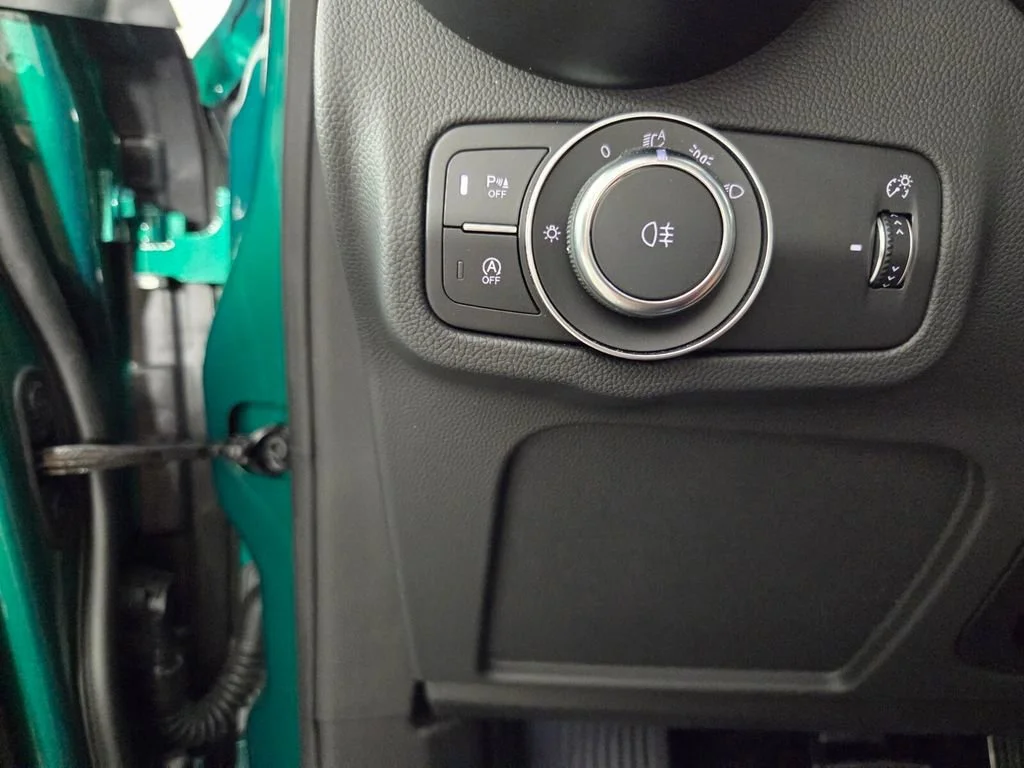 2025 Alfa Romeo Stelvio Base - Photo 17