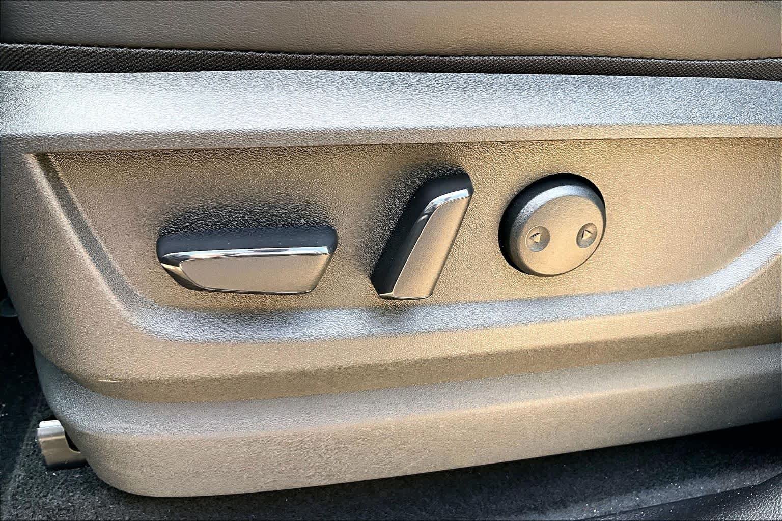 New 2026 Gun Metallic Nissan SL image 15