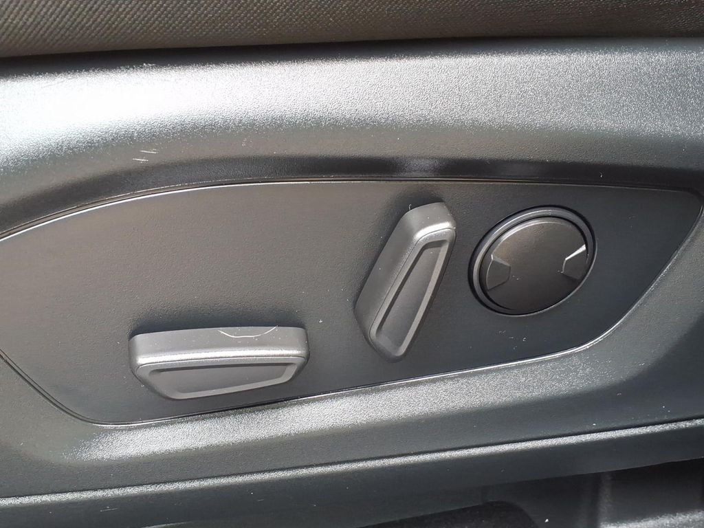 Certified Used 2023 Gray Metallic Ford XLT image 18