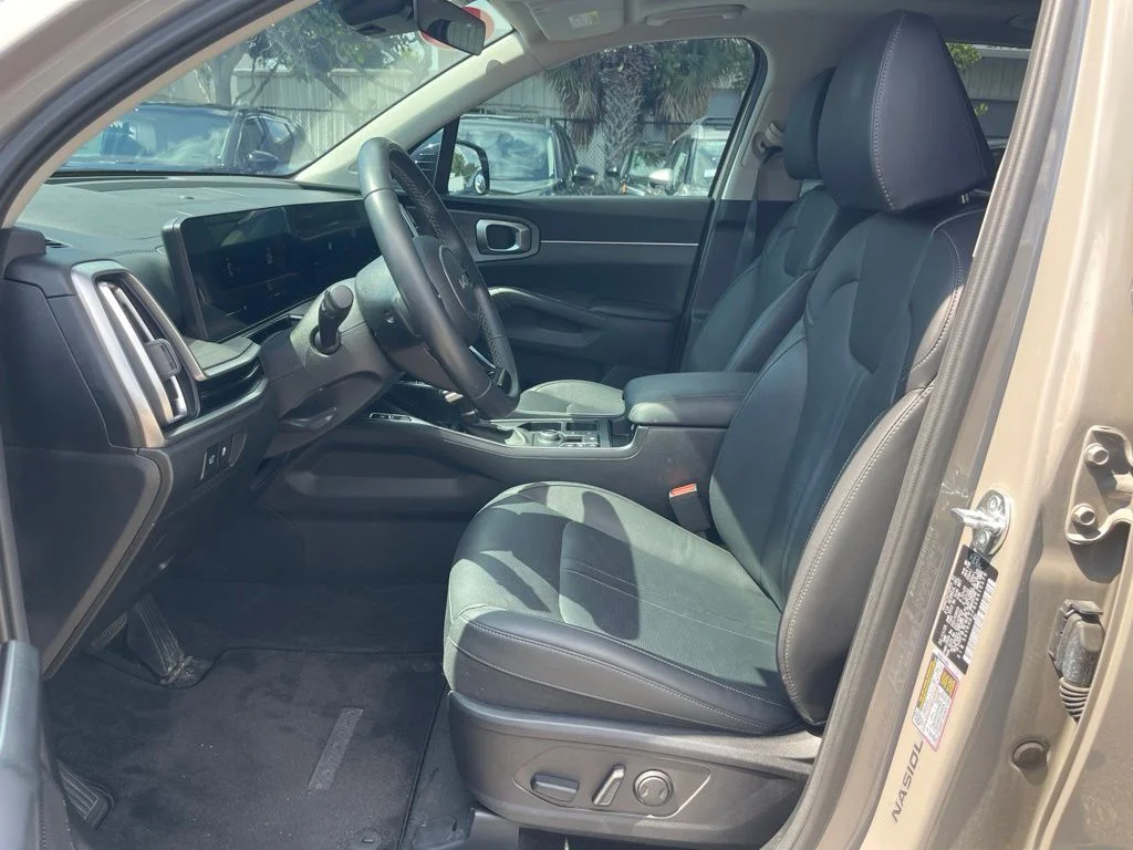 Used 2025 Brown Kia X-Line EX image 5