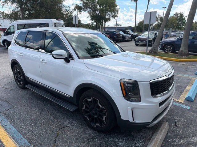 Used 2022 Glacial White Pearl Kia LX image 2