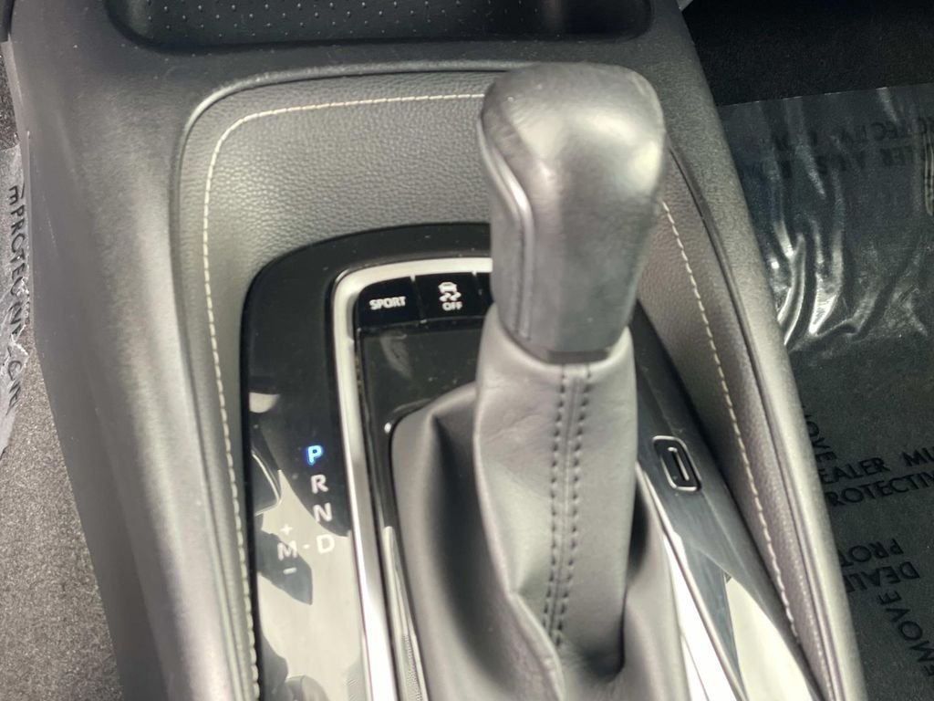 Used 2020 White Toyota SE image 17