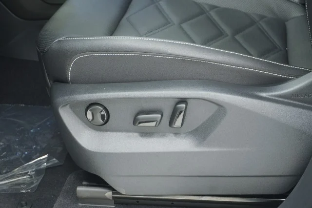 New 2026 Pure Gray Volkswagen 2.0T SE w/Technology image 16