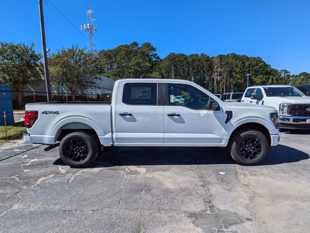 New 2026 Oxford White Ford STX image 3