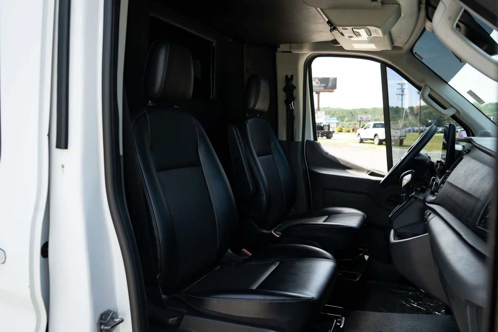 Used 2020 White Ford XL image 24