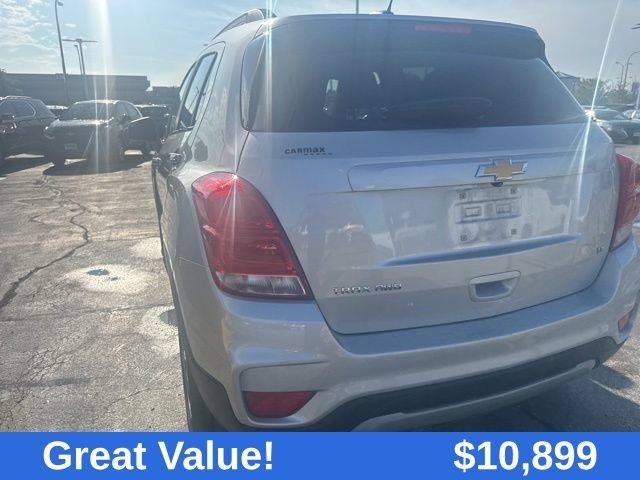 Used 2018 SILVER ICE METALLIC Chevrolet LT image 16
